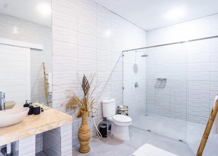 Villa Bright Modern 3br In *