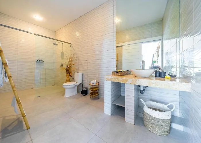 Villa Bright Modern 3br In *